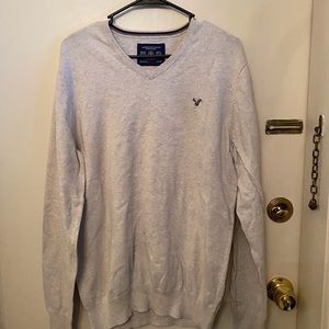 American Eagle vneck sweater